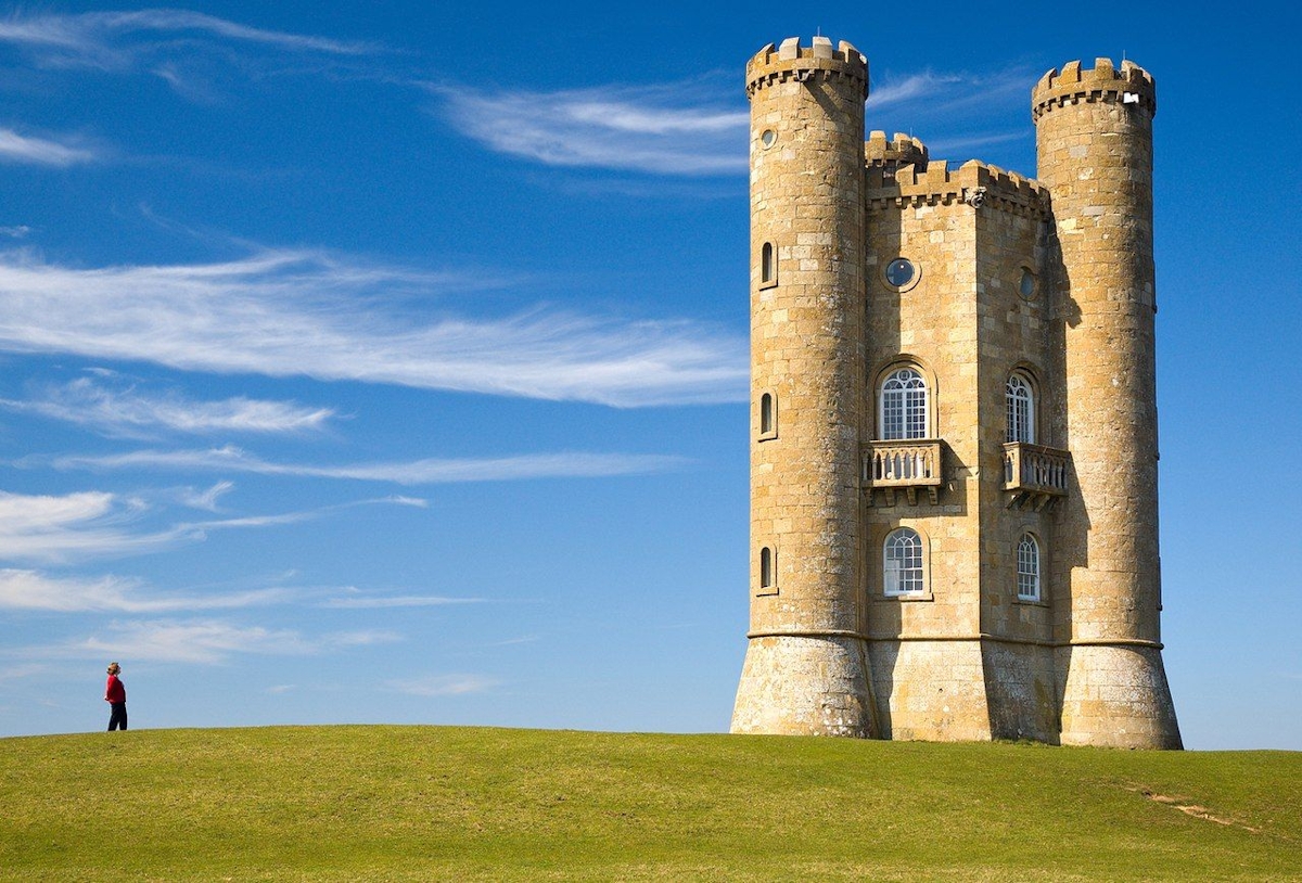 By The author is Newton2 (cropped by Yummifruitbat) - File:Broadway tower.jpgOwn work, CC BY 2.5, https://commons.wikimedia.org/w/index.php?curid=1949384