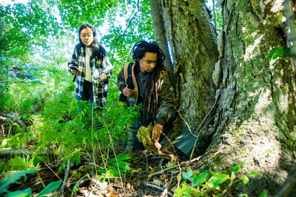A couple hunting for a geocache