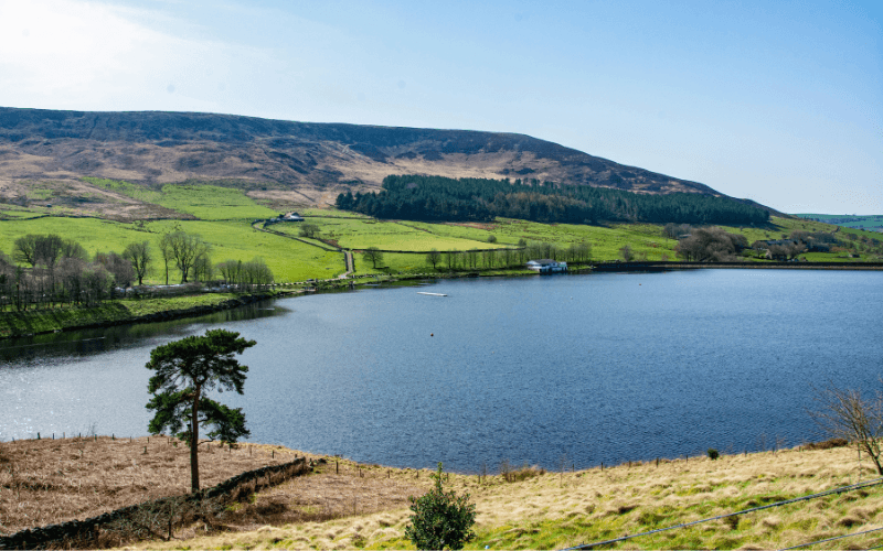 Dovestone Reservoir - Photo by Tak Kei Wong on Unsplash